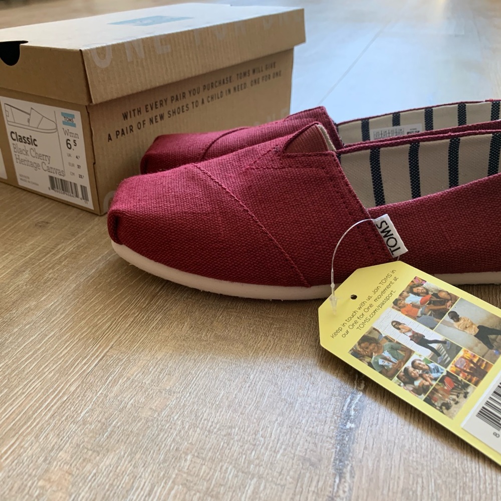 Classic Tom’s BRAND NEW NEVER WORN